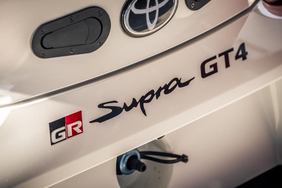 Логотип Toyota GR Supra GT4 (A90) 2019 года  (фото 16 из 28)